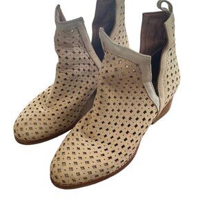 Jeffrey Campbell size 7 boots Laser cut open ankle slit wooden heel fall neutral